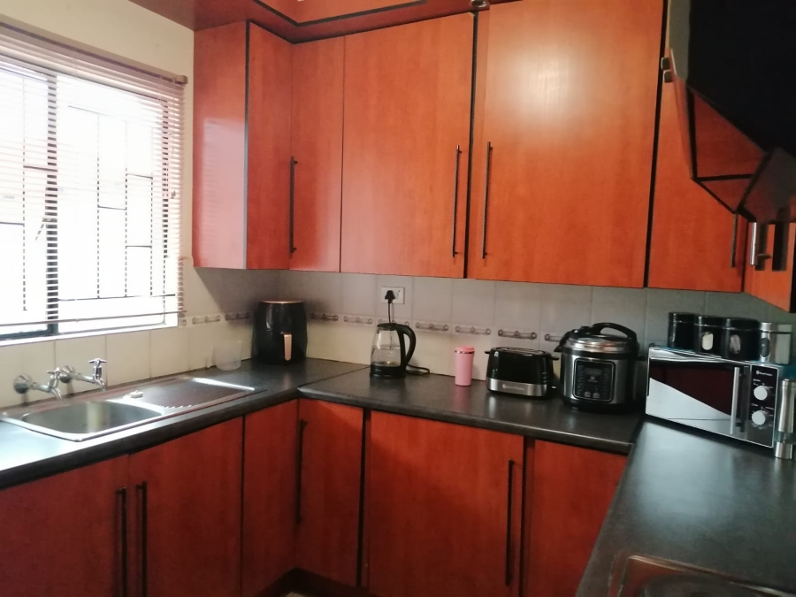 2 Bedroom Property for Sale in Tlhabane West North West